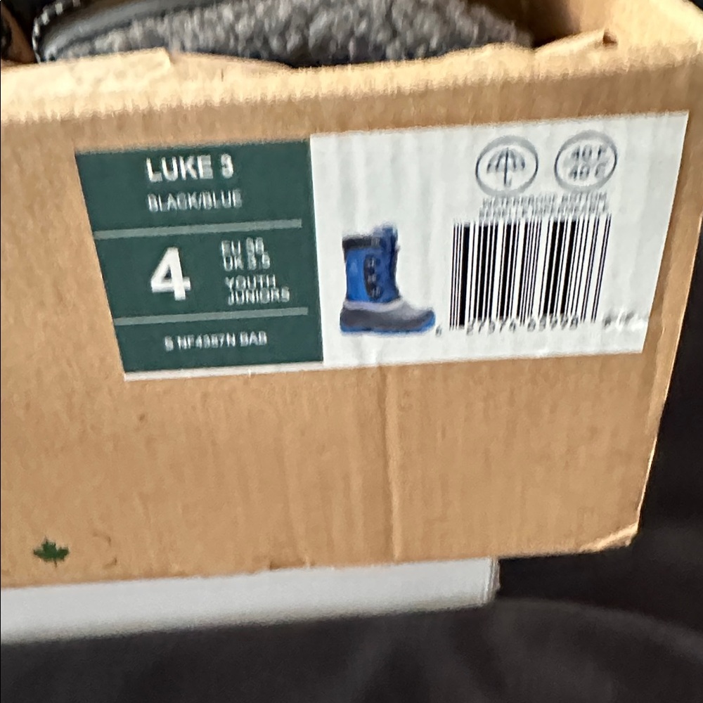 Size 4 brand newKamik Black and Blue Kids Snow Boots